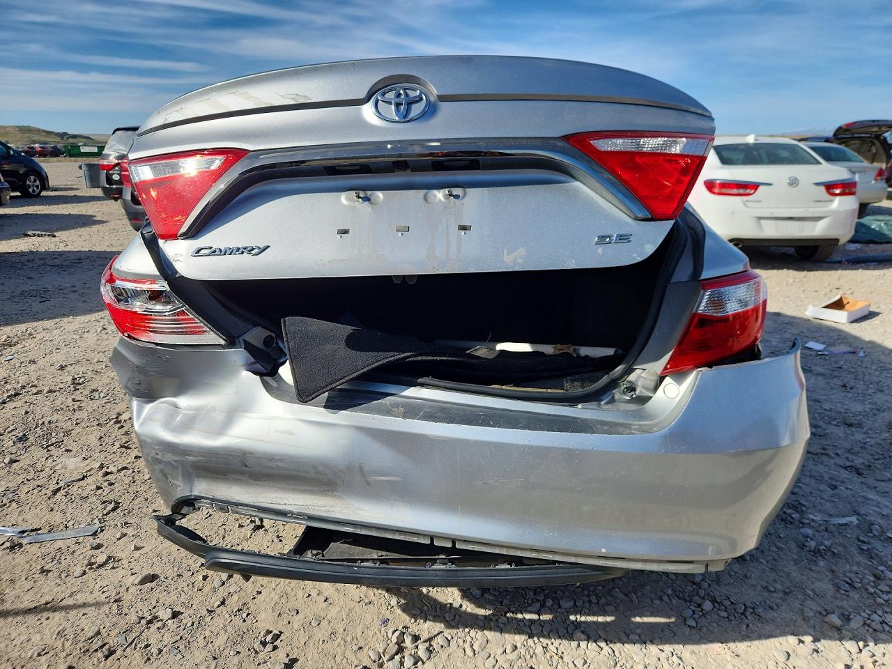 2017 TOYOTA CAMRY SE photo 11