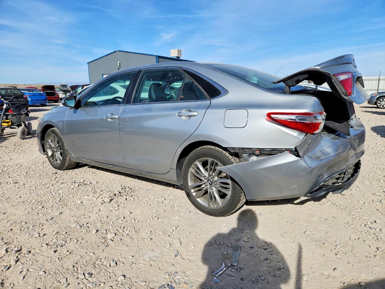 2017 TOYOTA CAMRY SE photo 3
