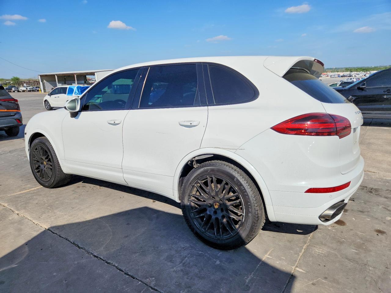 2017 PORSCHE CAYENNE photo 3