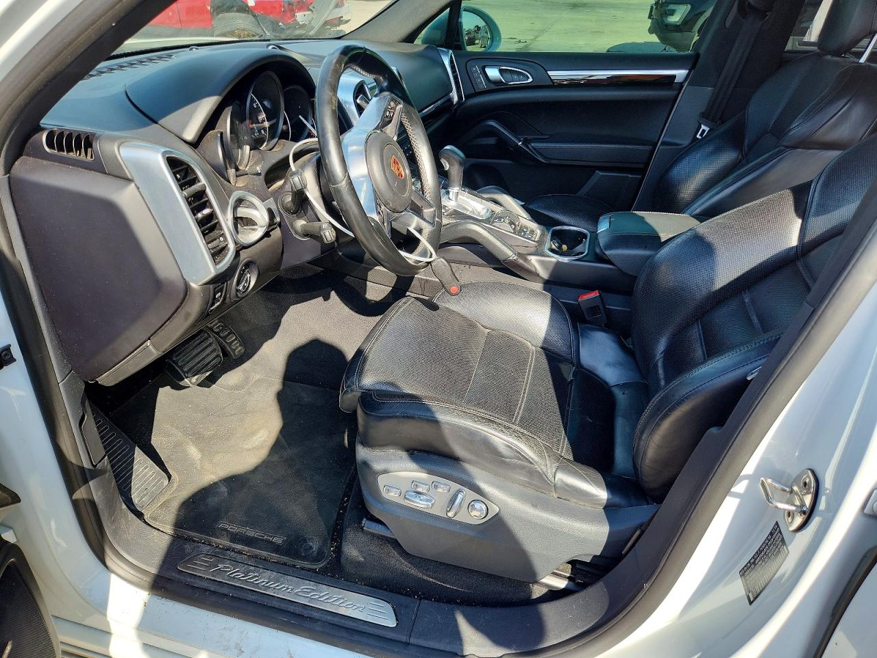 2017 PORSCHE CAYENNE photo 13
