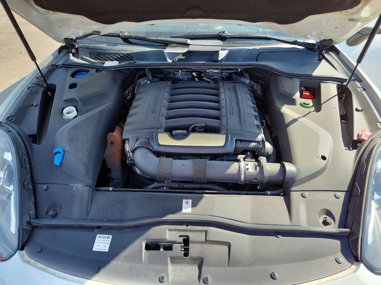 2017 PORSCHE CAYENNE photo 21