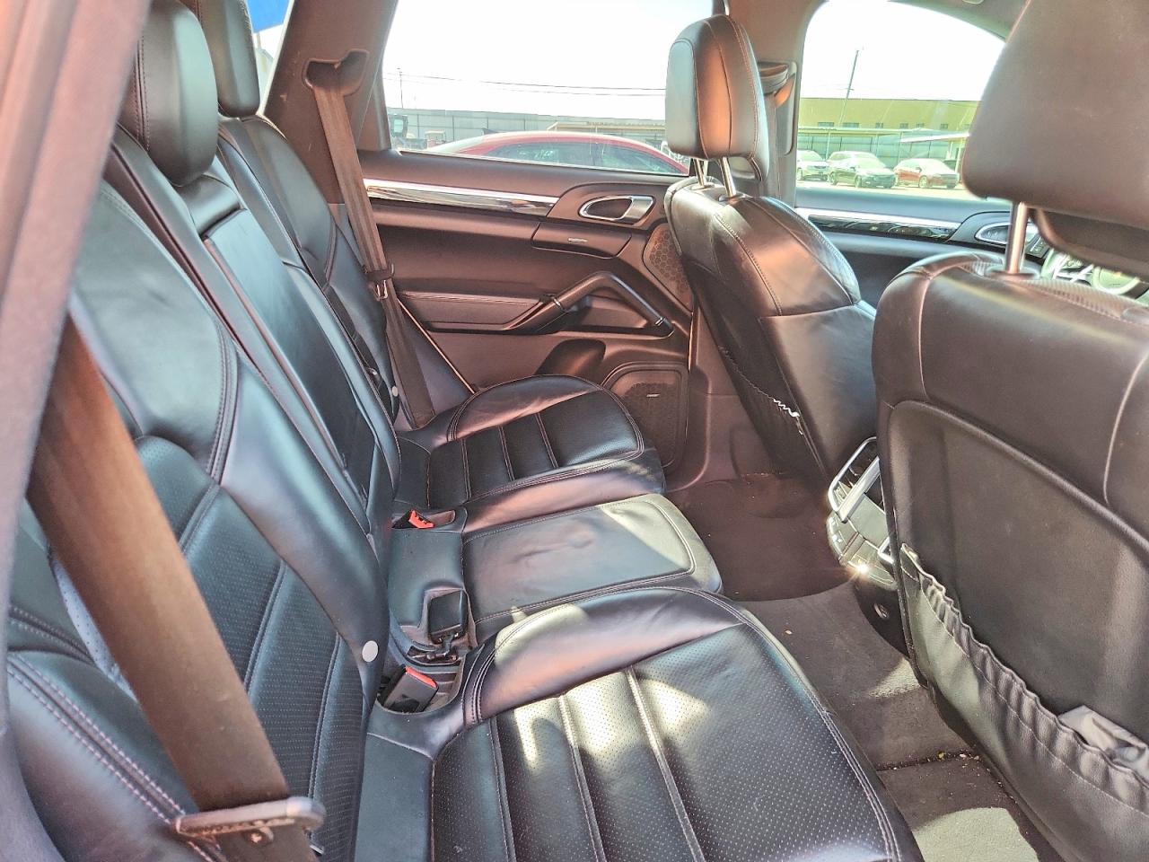 2017 PORSCHE CAYENNE photo 19