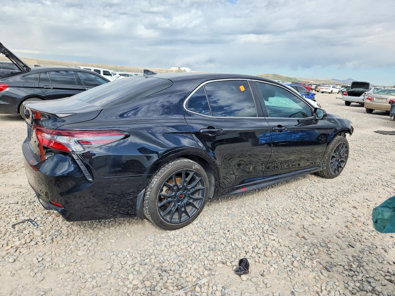 2021 TOYOTA CAMRY SE photo 5