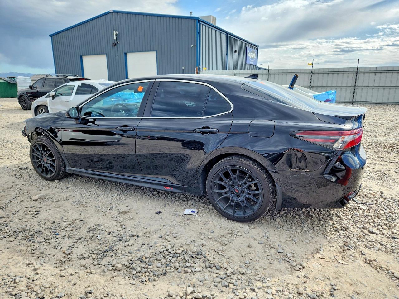2021 TOYOTA CAMRY SE photo 3