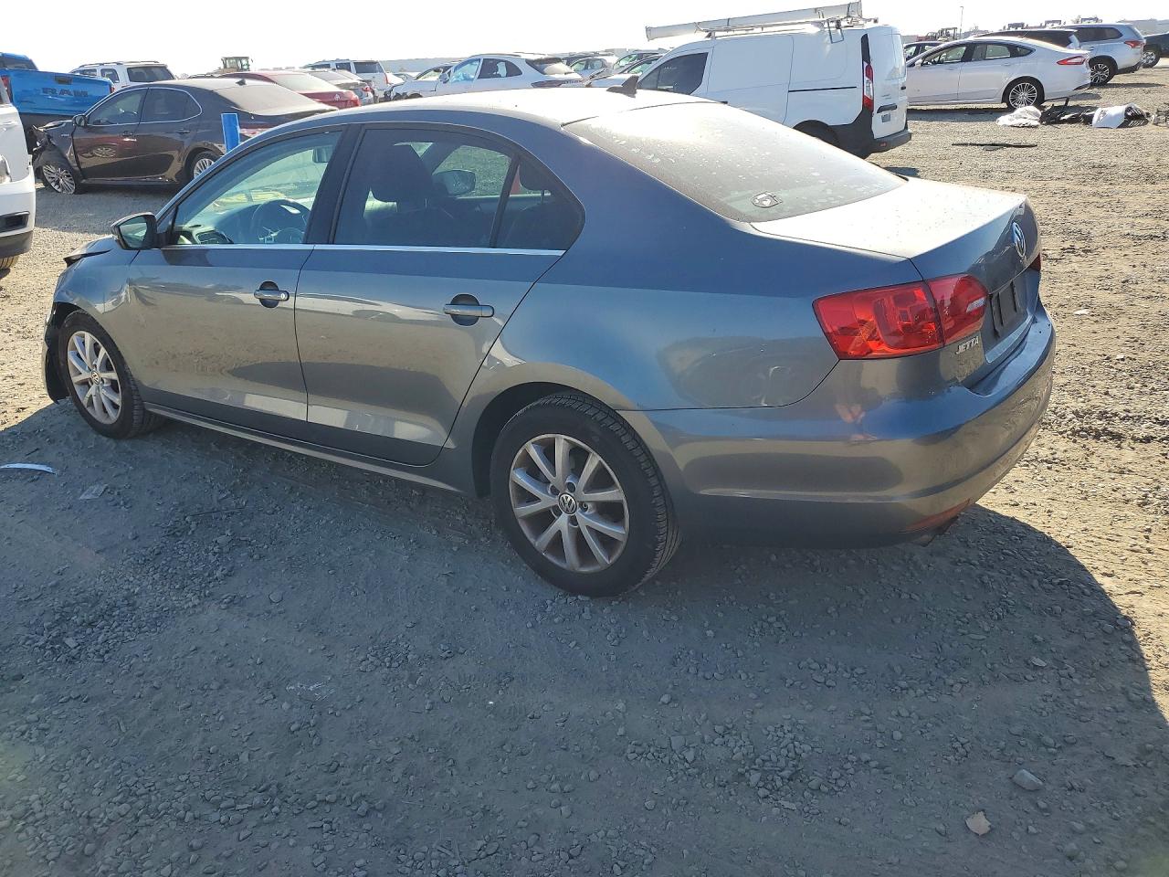 2013 VOLKSWAGEN JETTA SE photo 3