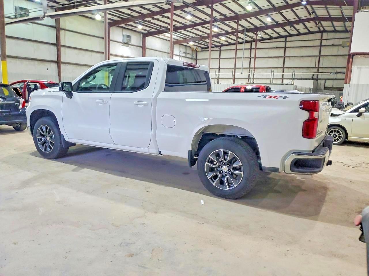 2024 CHEVROLET SILVERADO K1500 LT-L photo 4