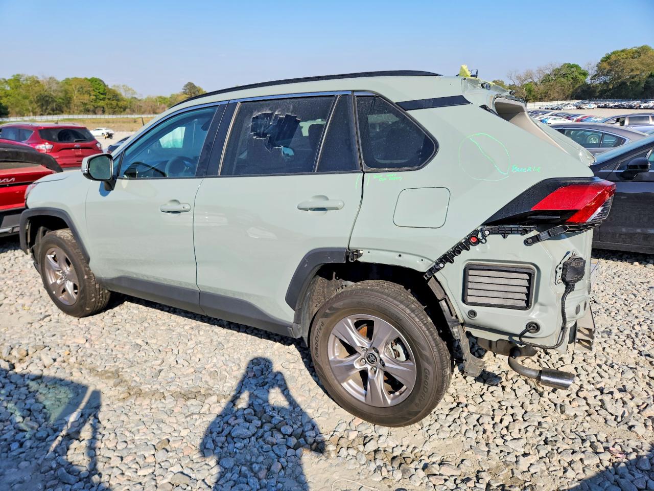 2022 TOYOTA RAV4 XLE photo 3