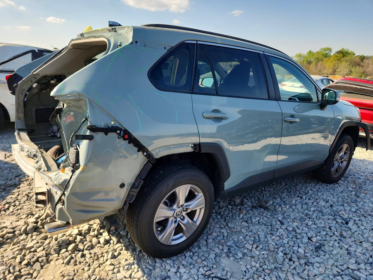 2022 TOYOTA RAV4 XLE photo 5