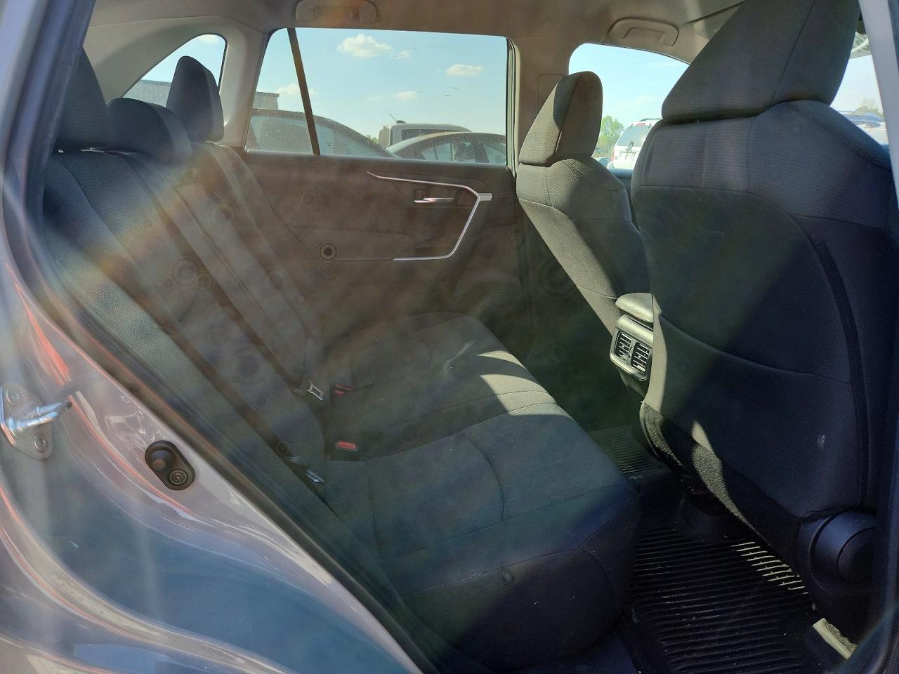 2022 TOYOTA RAV4 XLE photo 21