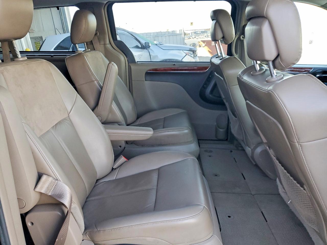 2015 CHRYSLER TOWN & COUNTRY LIMITED PLATINUM photo 21