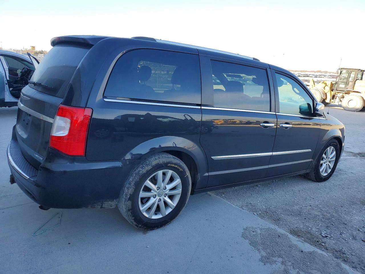 2015 CHRYSLER TOWN & COUNTRY LIMITED PLATINUM photo 5