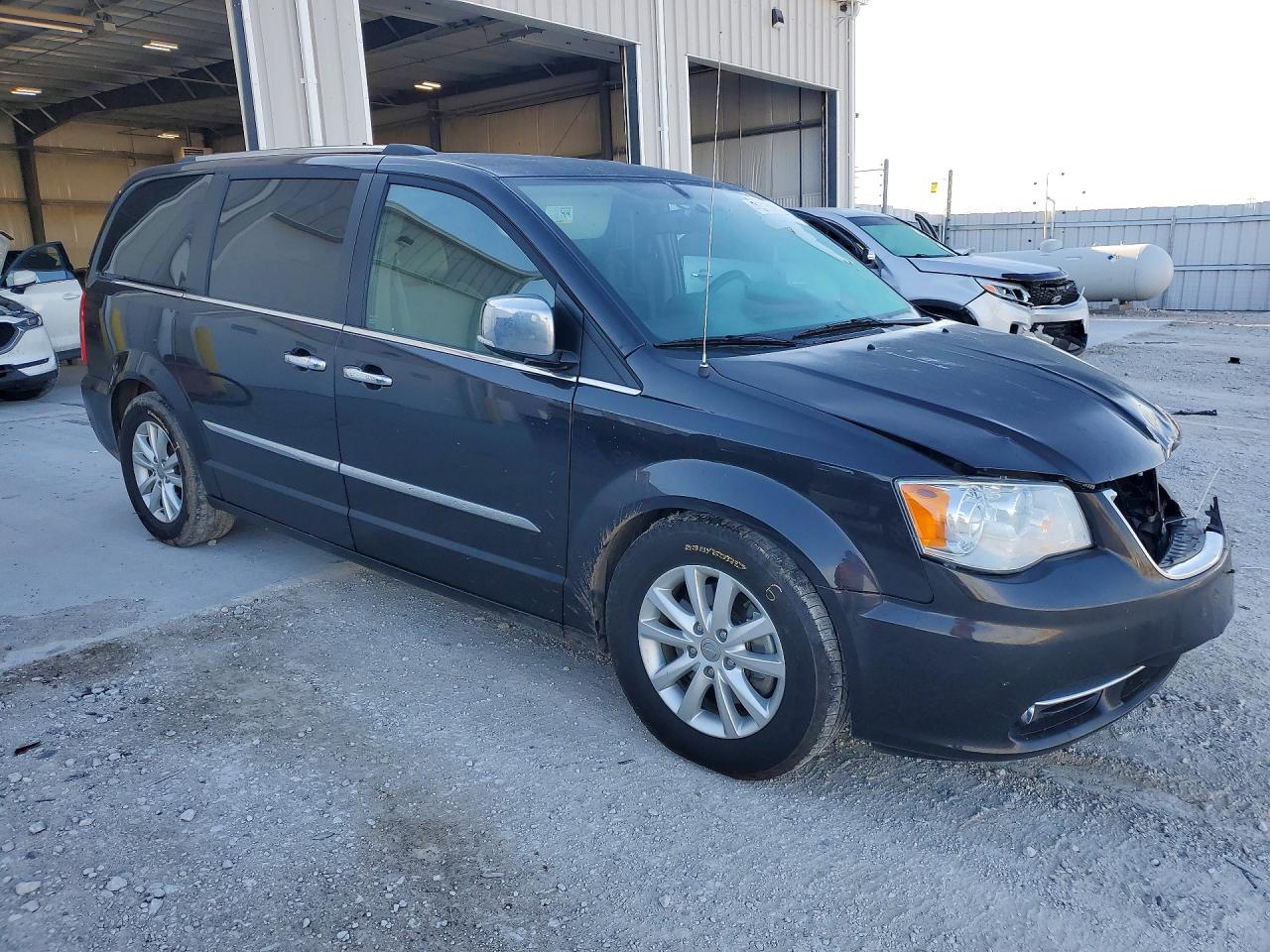 2015 CHRYSLER TOWN & COUNTRY LIMITED PLATINUM photo 7
