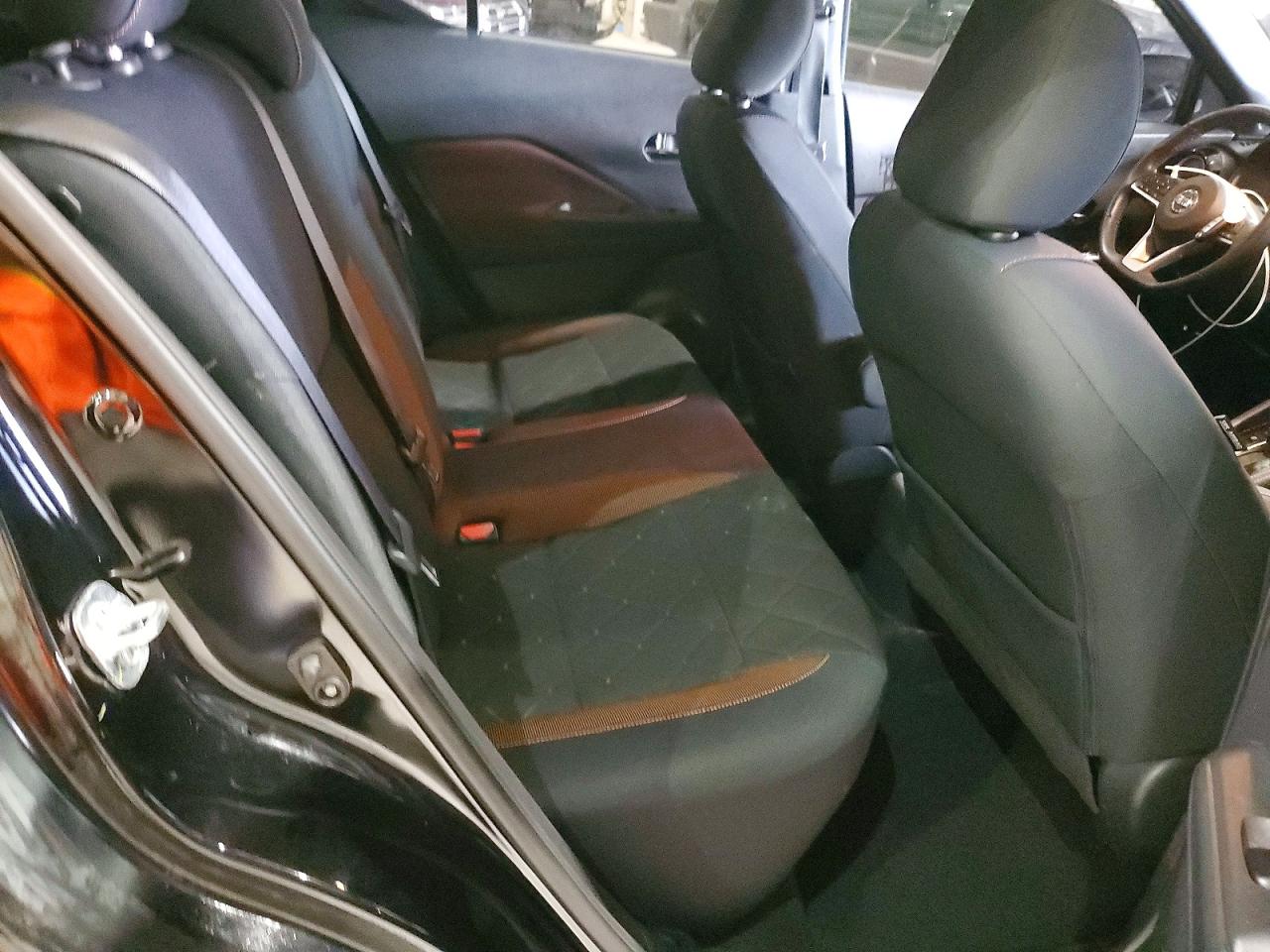 2019 NISSAN KICKS SR photo 21