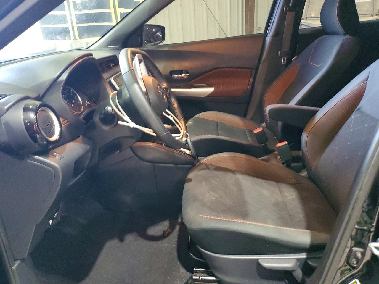 2019 NISSAN KICKS SR photo 13