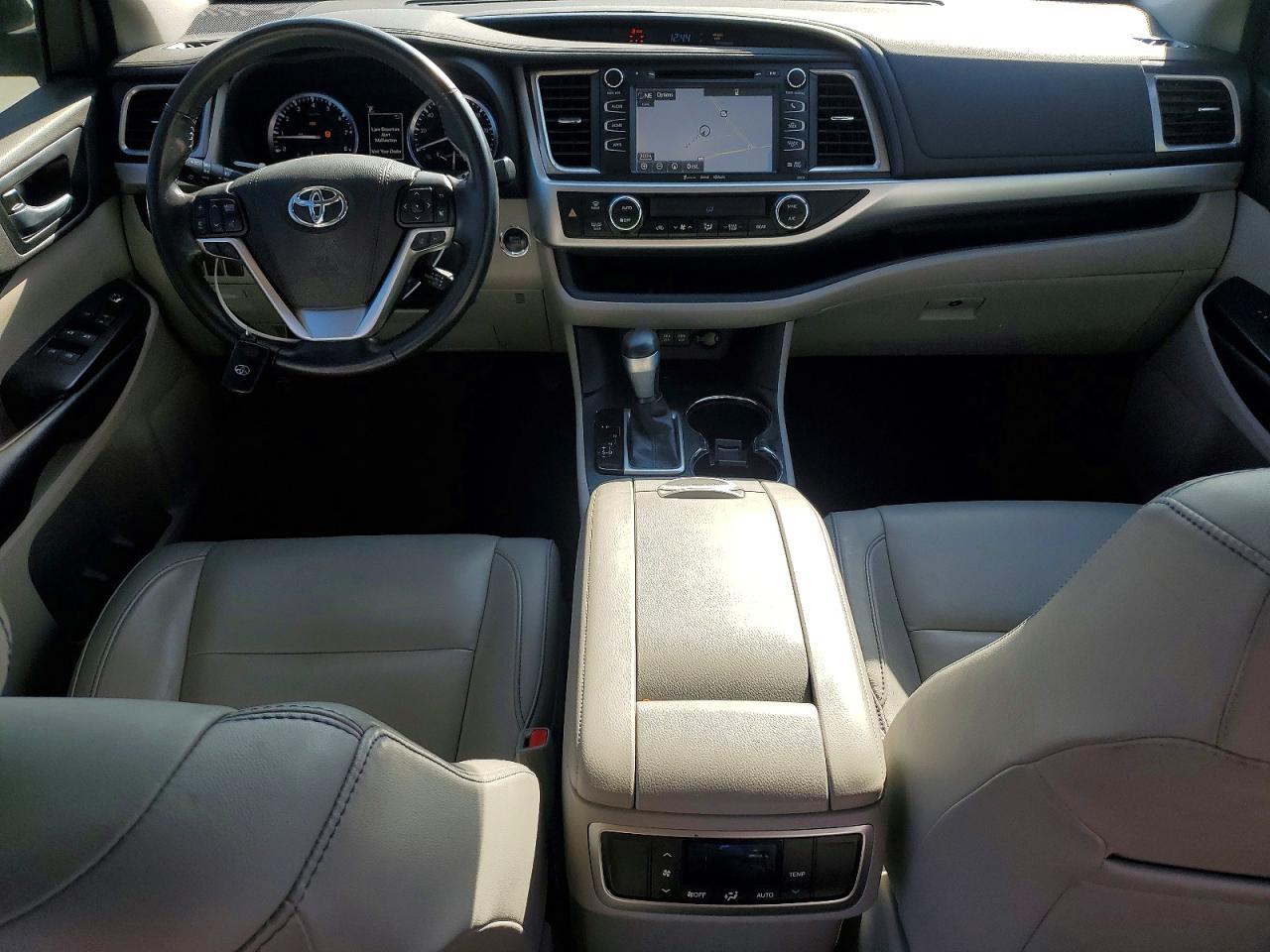 2017 TOYOTA HIGHLANDER XLE photo 22