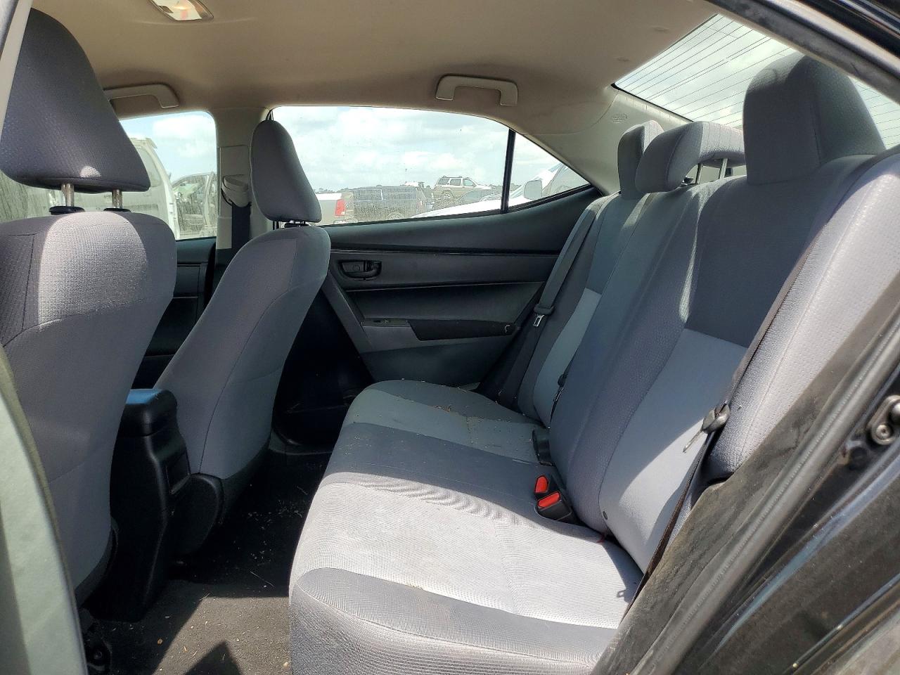 2018 TOYOTA COROLLA photo 28