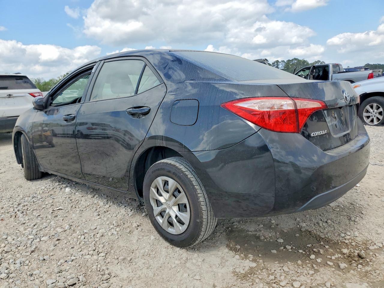2018 TOYOTA COROLLA photo 4