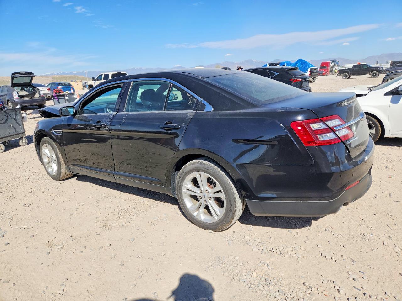 2018 FORD TAURUS SEL FWD photo 2
