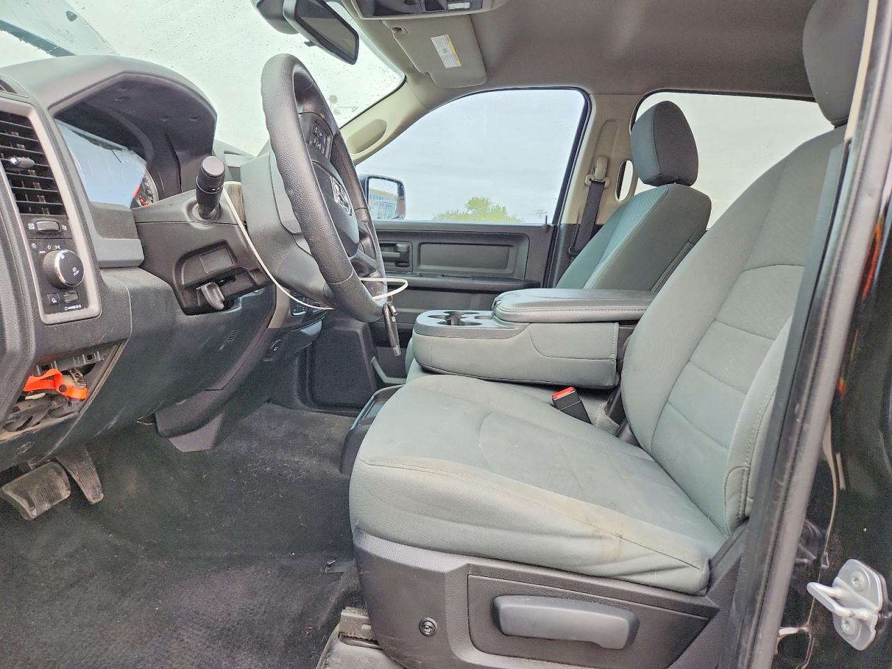2015 RAM 1500 ST photo 13