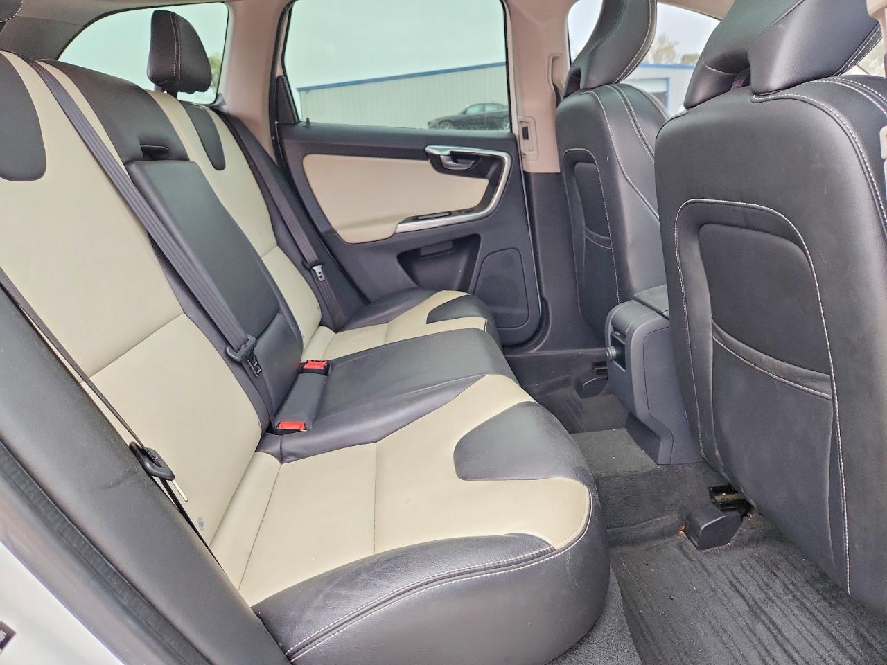 2017 VOLVO XC60 T5 DYNAMIC photo 21