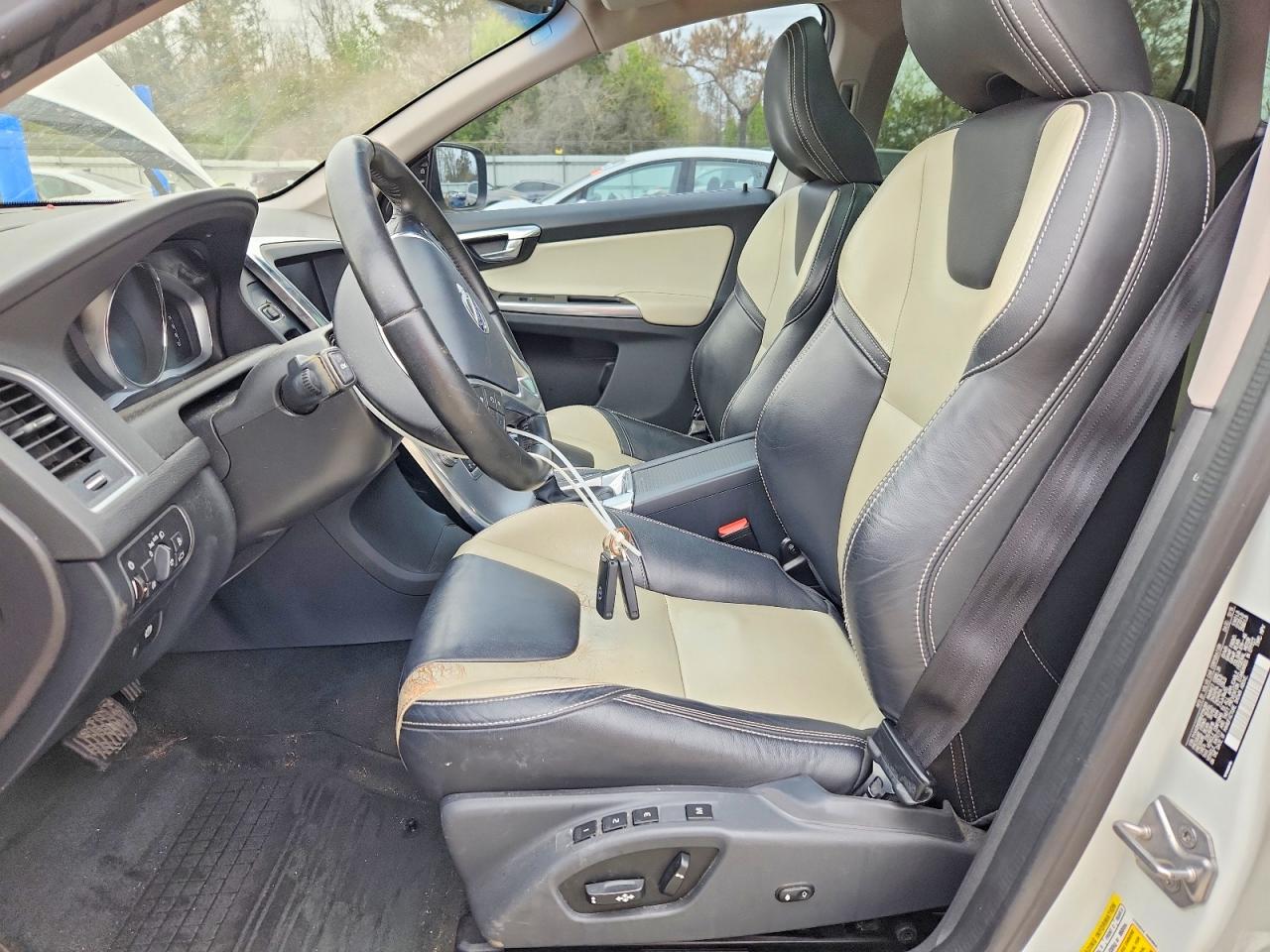 2017 VOLVO XC60 T5 DYNAMIC photo 13