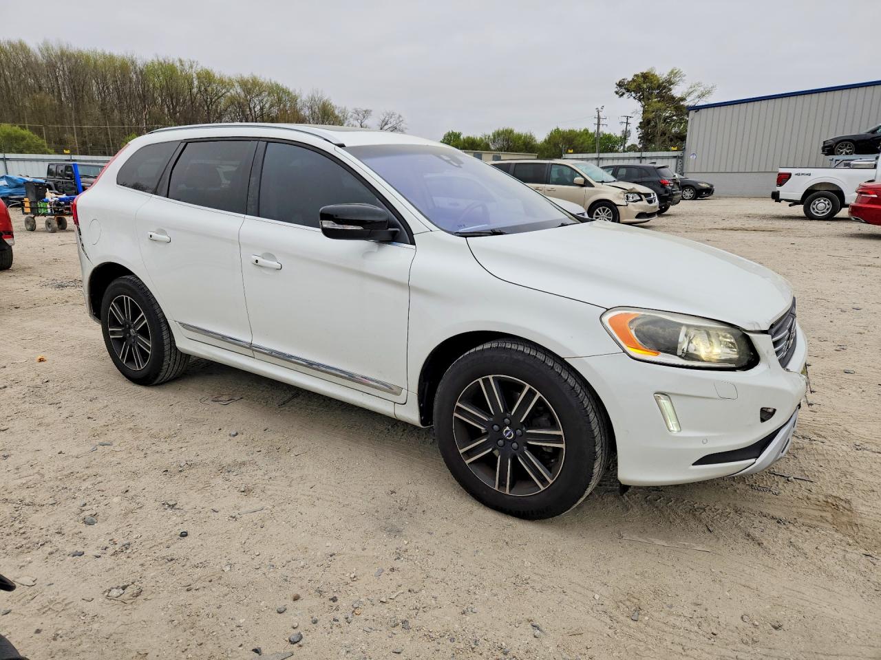 2017 VOLVO XC60 T5 DYNAMIC photo 7