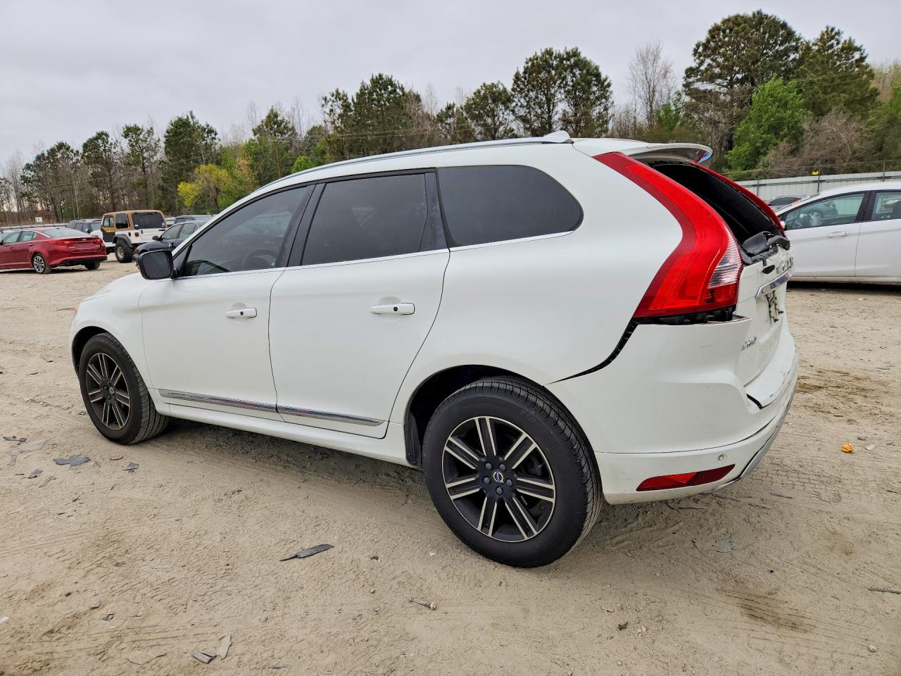 2017 VOLVO XC60 T5 DYNAMIC photo 3