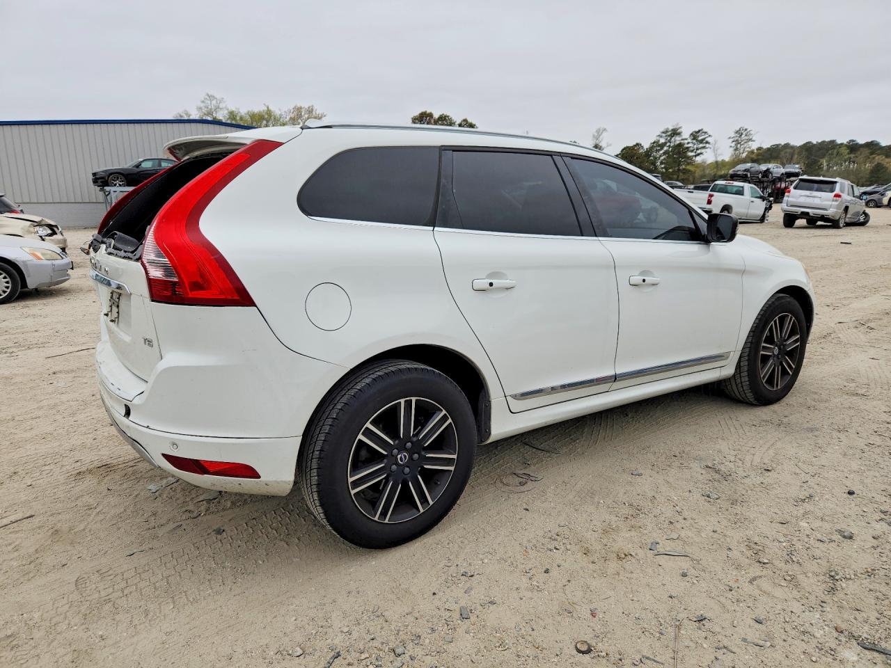 2017 VOLVO XC60 T5 DYNAMIC photo 5