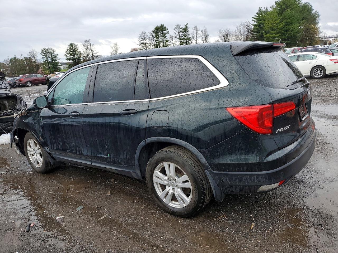 2016 HONDA PILOT LX photo 2