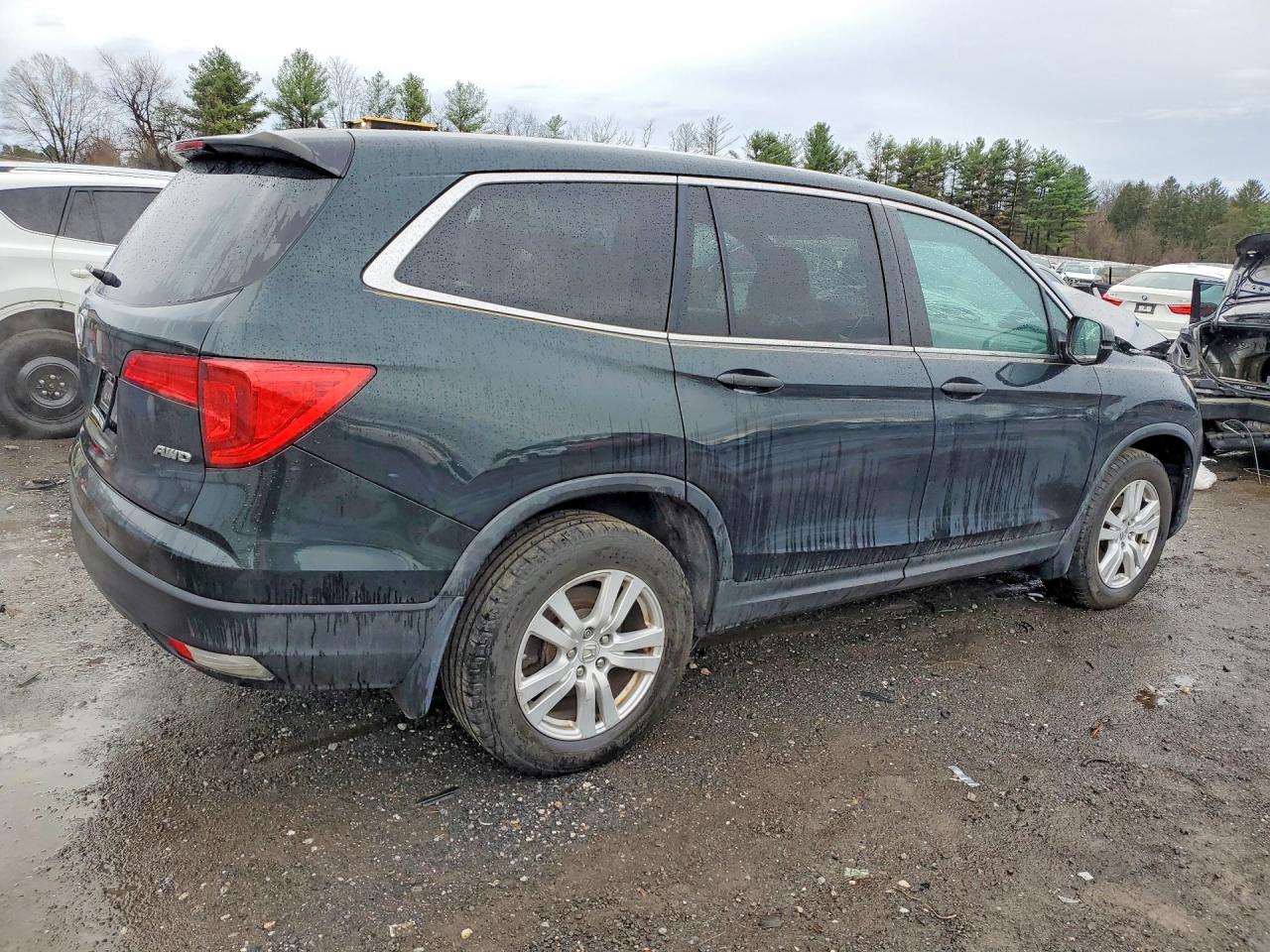 2016 HONDA PILOT LX photo 4