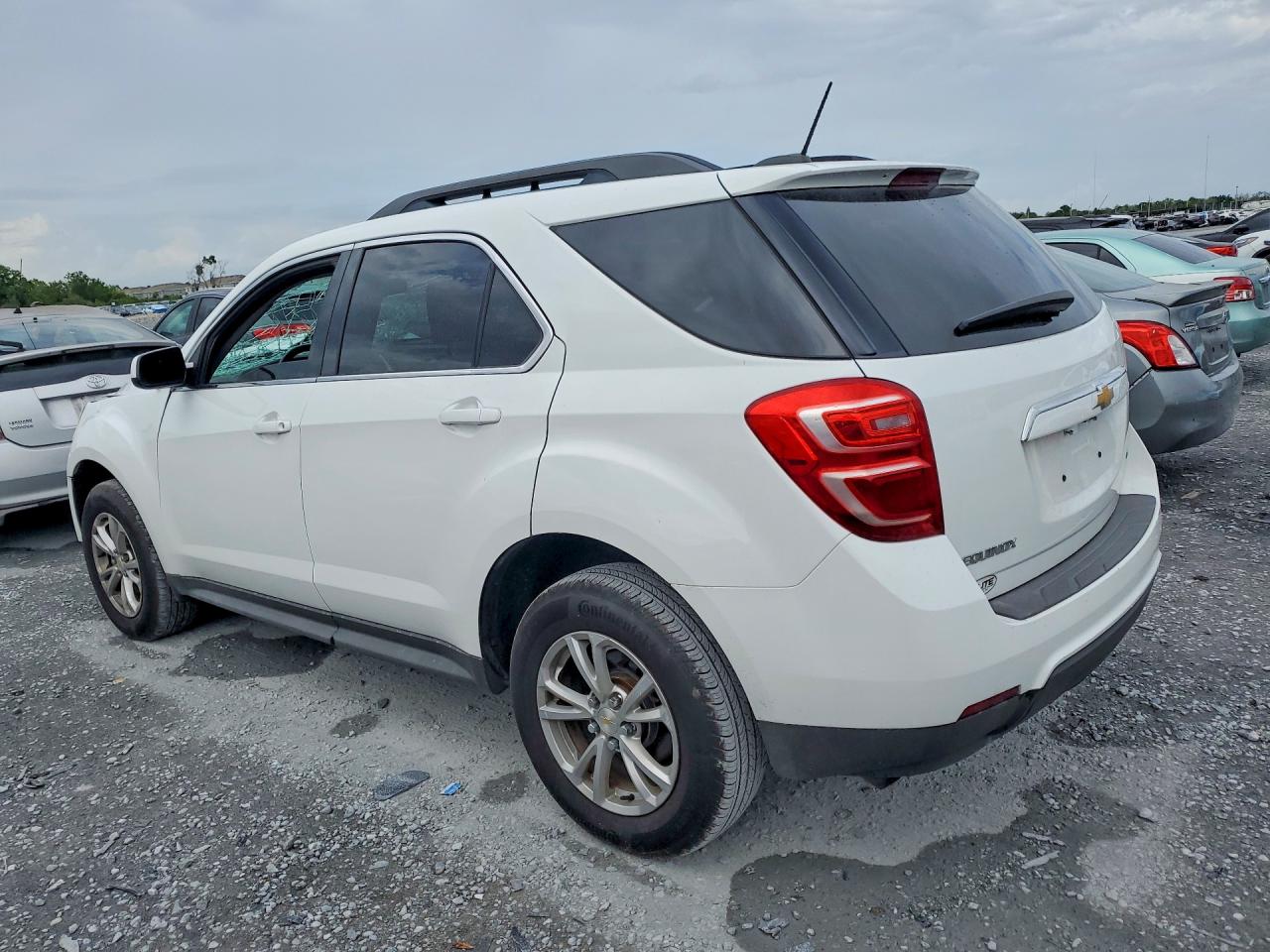 2017 CHEVROLET EQUINOX LT photo 4