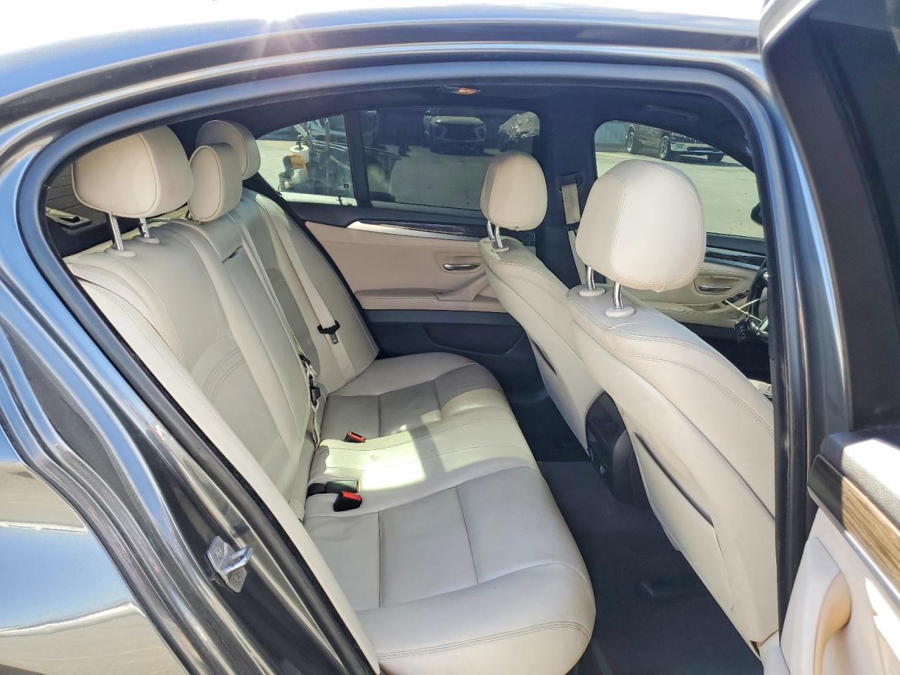 2015 BMW 535 photo 28
