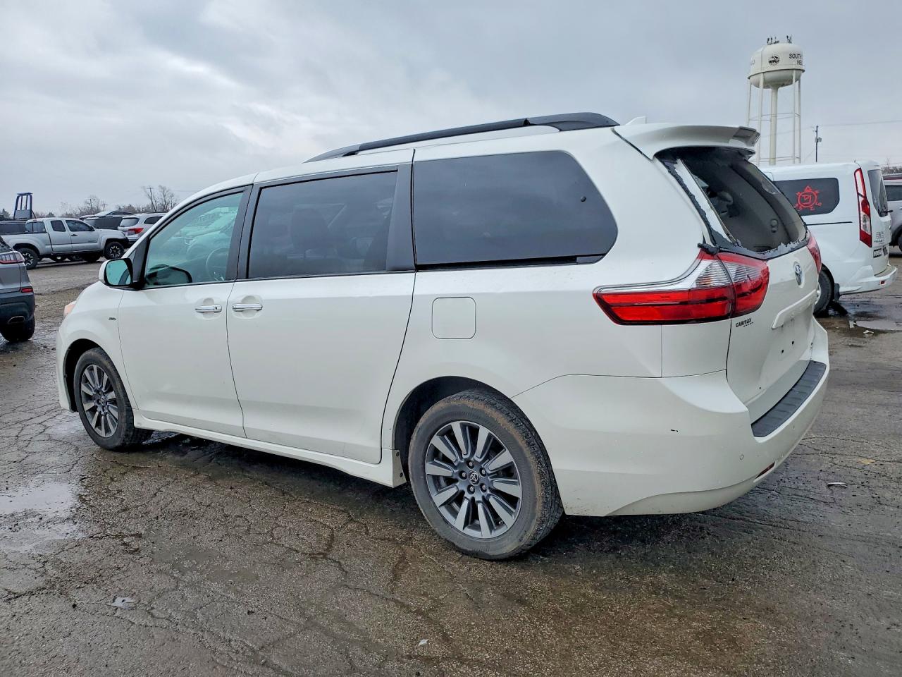 2020 TOYOTA SIENNA XLE 7-PASSENGER photo 2