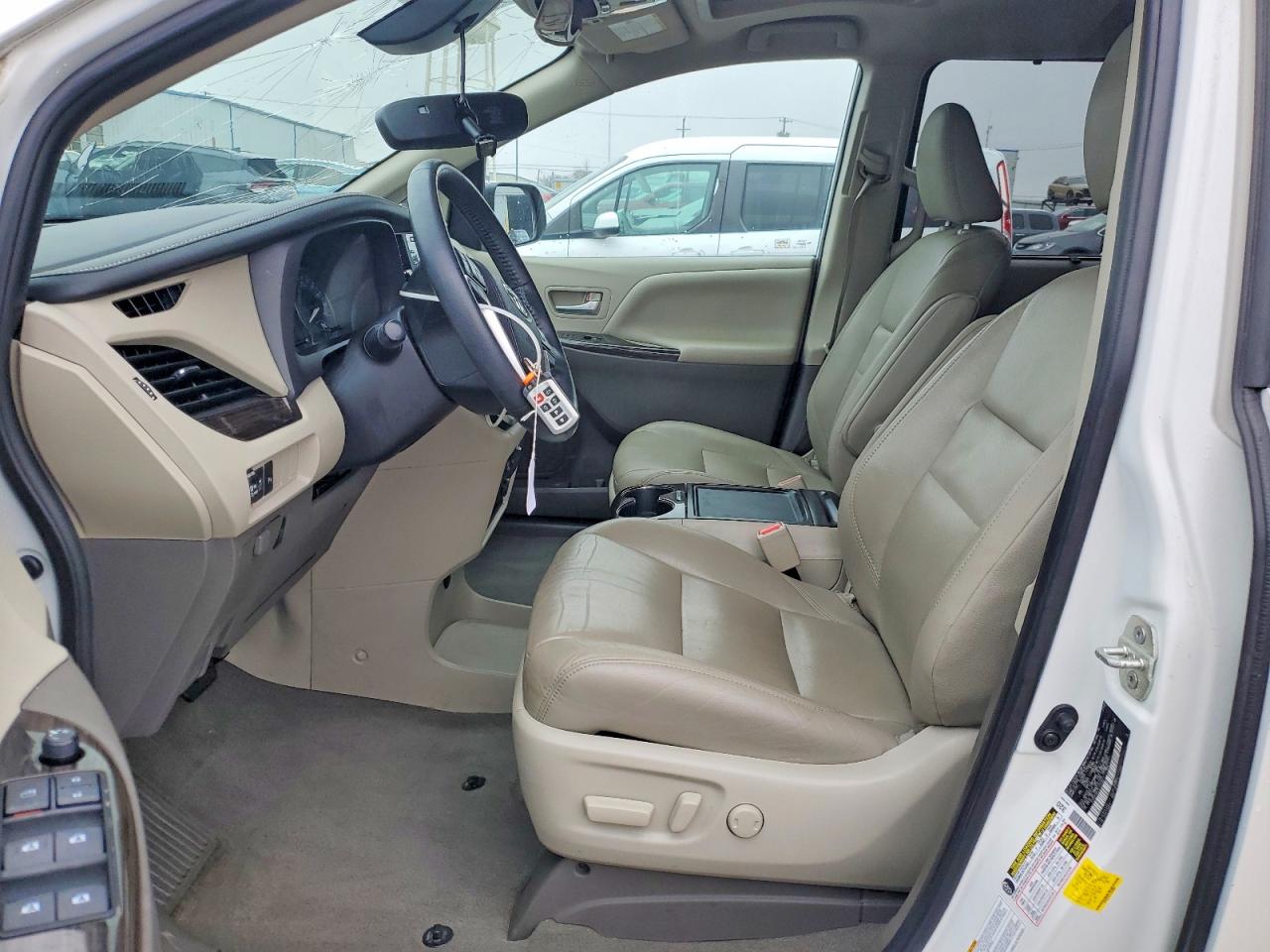 2020 TOYOTA SIENNA XLE 7-PASSENGER photo 7