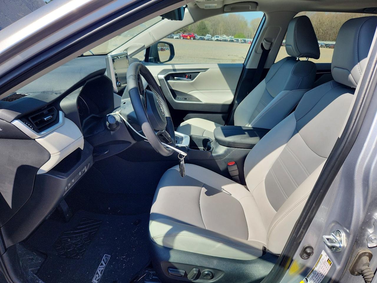2022 TOYOTA RAV4 XLE PREMIUM photo 13
