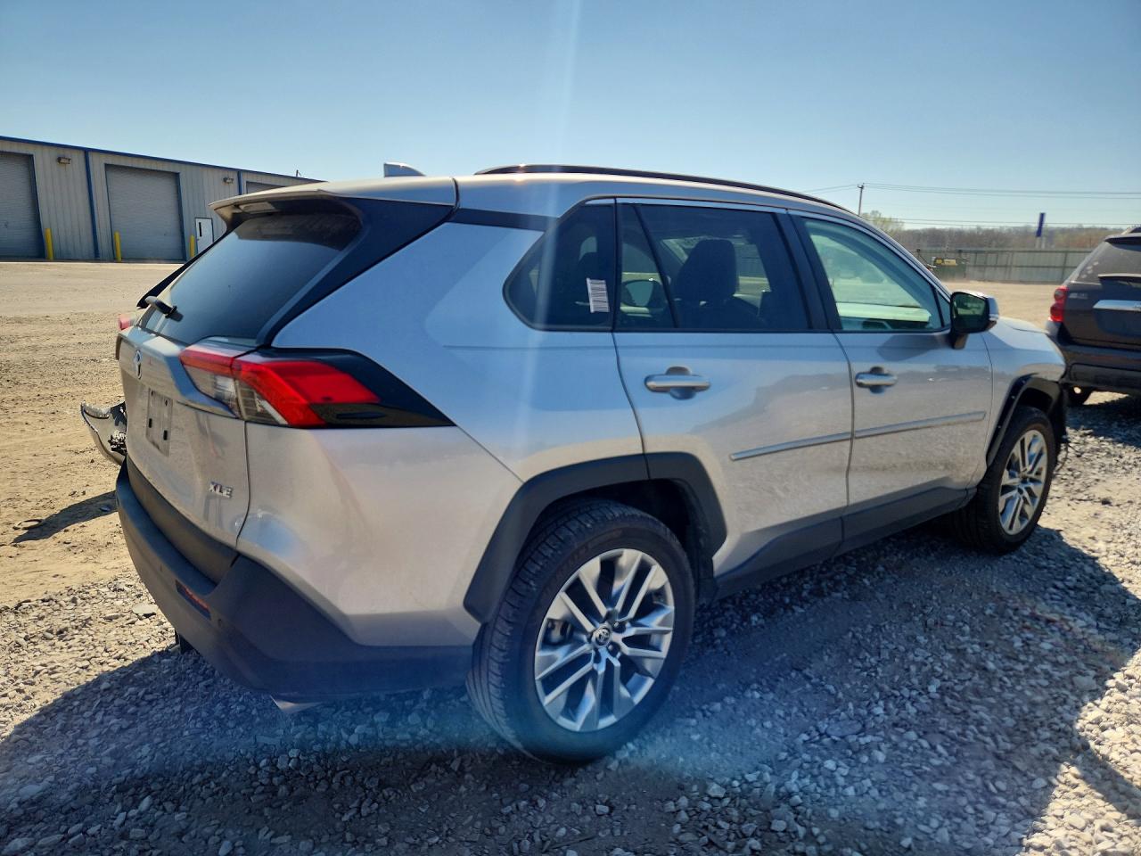 2022 TOYOTA RAV4 XLE PREMIUM photo 5
