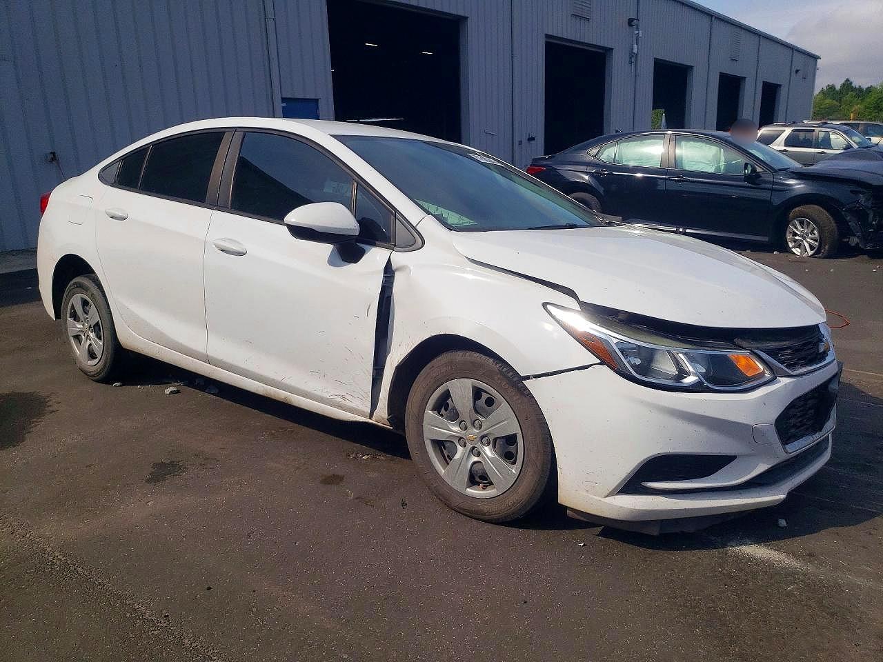 2017 CHEVROLET CRUZE LS photo 4