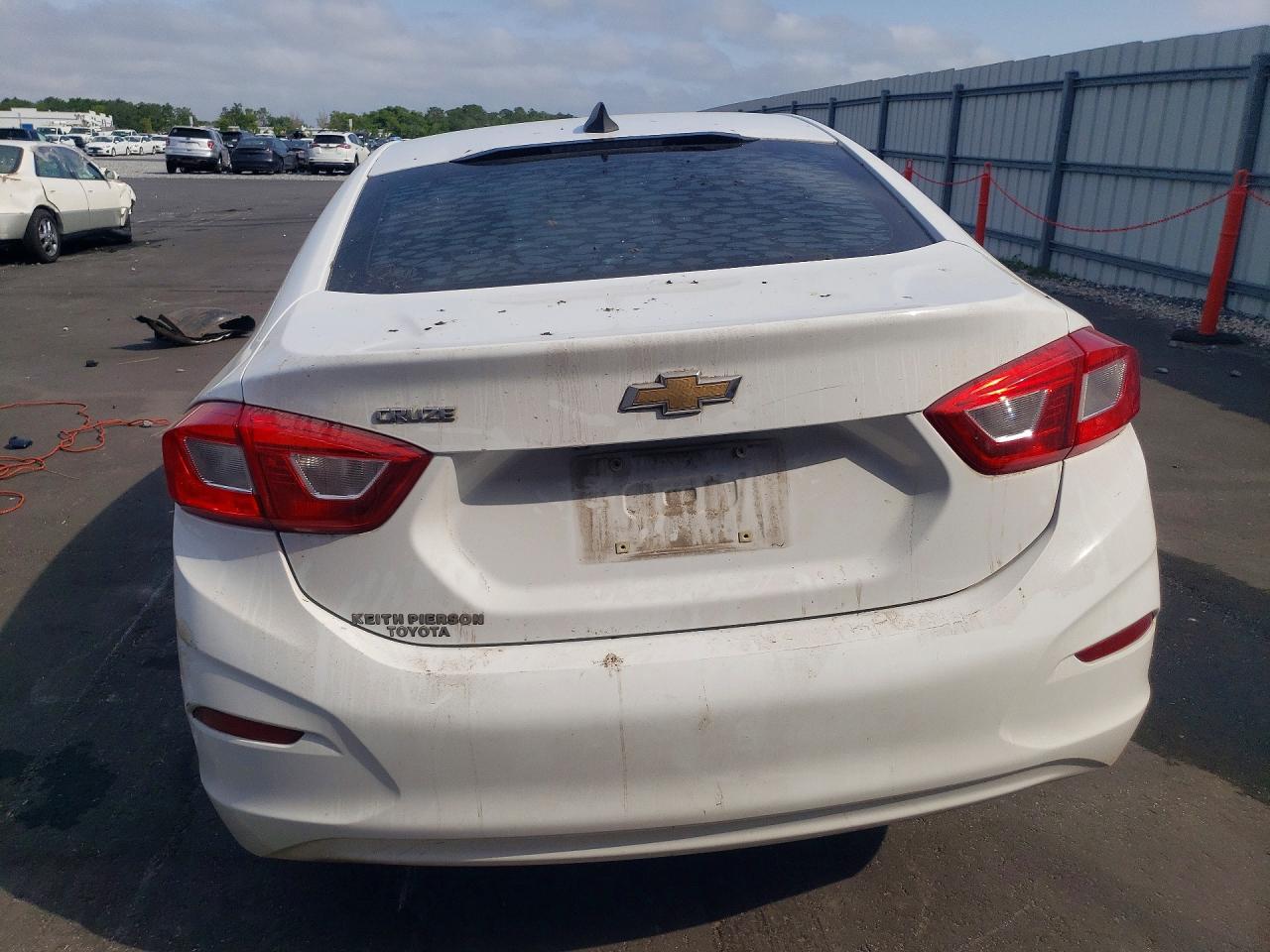 2017 CHEVROLET CRUZE LS photo 6