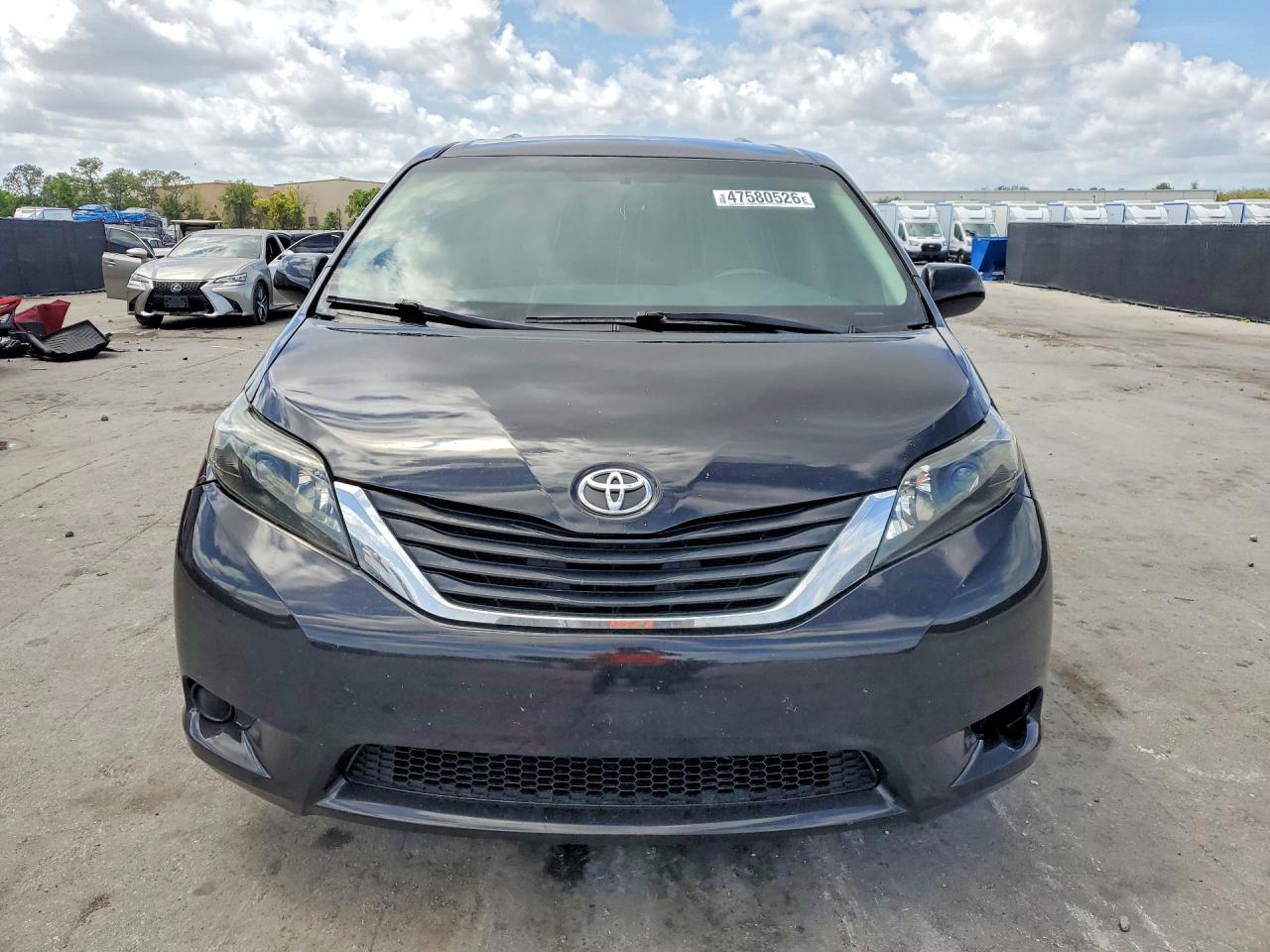 2013 TOYOTA SIENNA LE 8-PASSENGER photo 5
