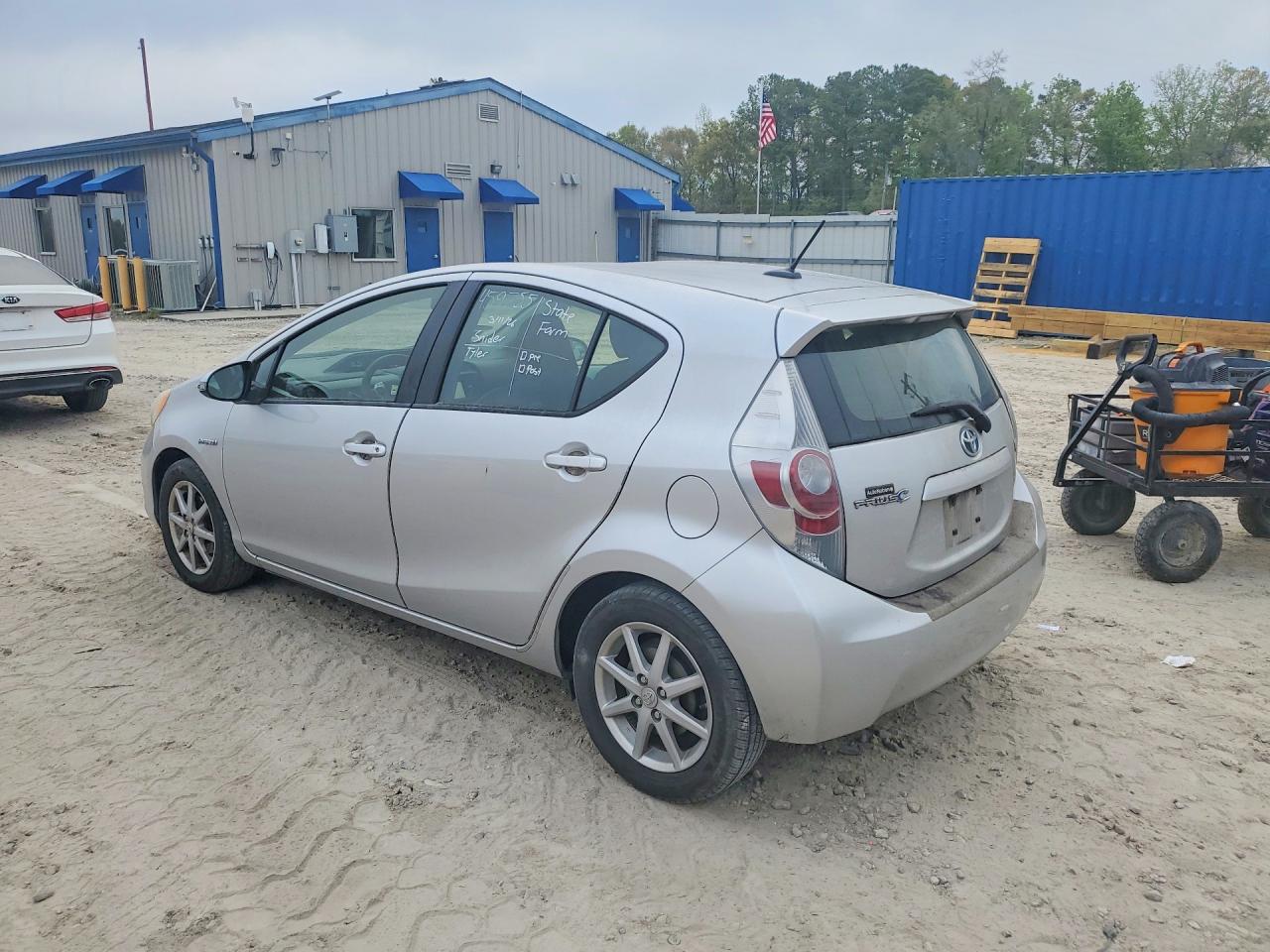 2013 TOYOTA PRIUS C THREE photo 2