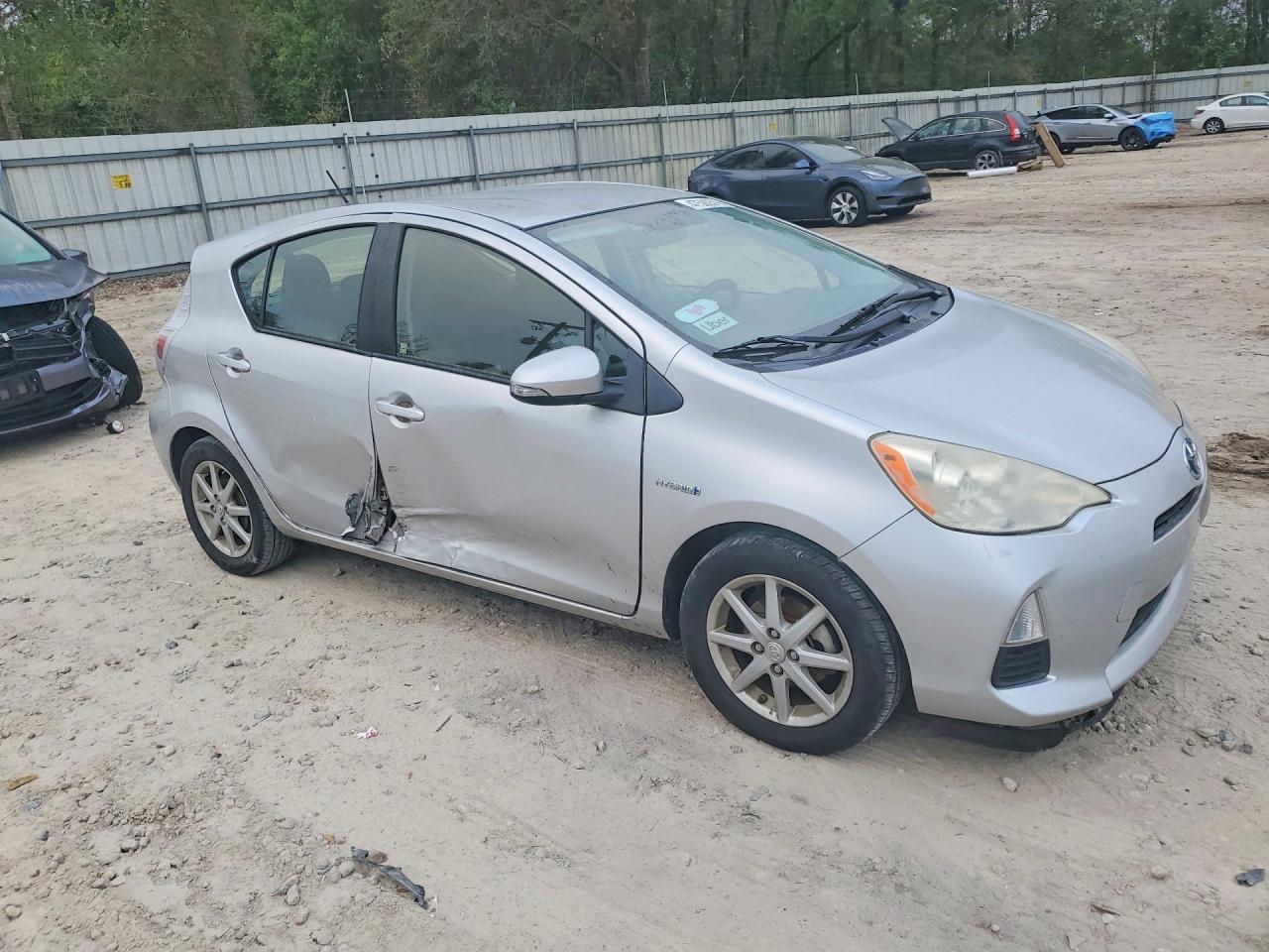 2013 TOYOTA PRIUS C THREE photo 4