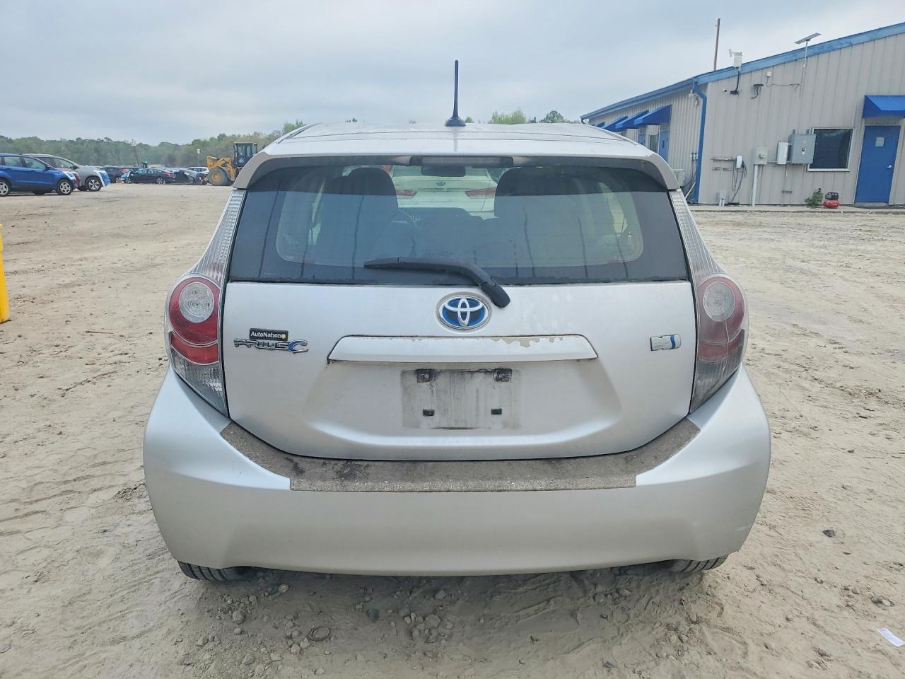 2013 TOYOTA PRIUS C THREE photo 6