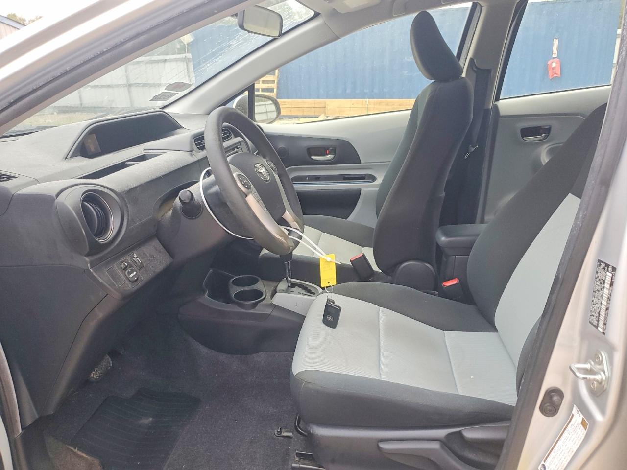 2013 TOYOTA PRIUS C THREE photo 7