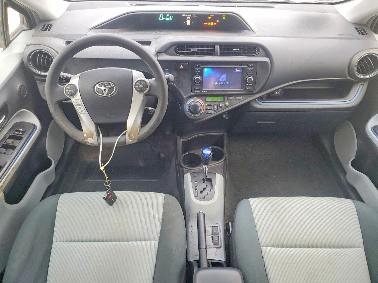 2013 TOYOTA PRIUS C THREE photo 8