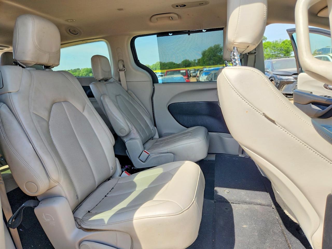 2021 CHRYSLER VOYAGER photo 21