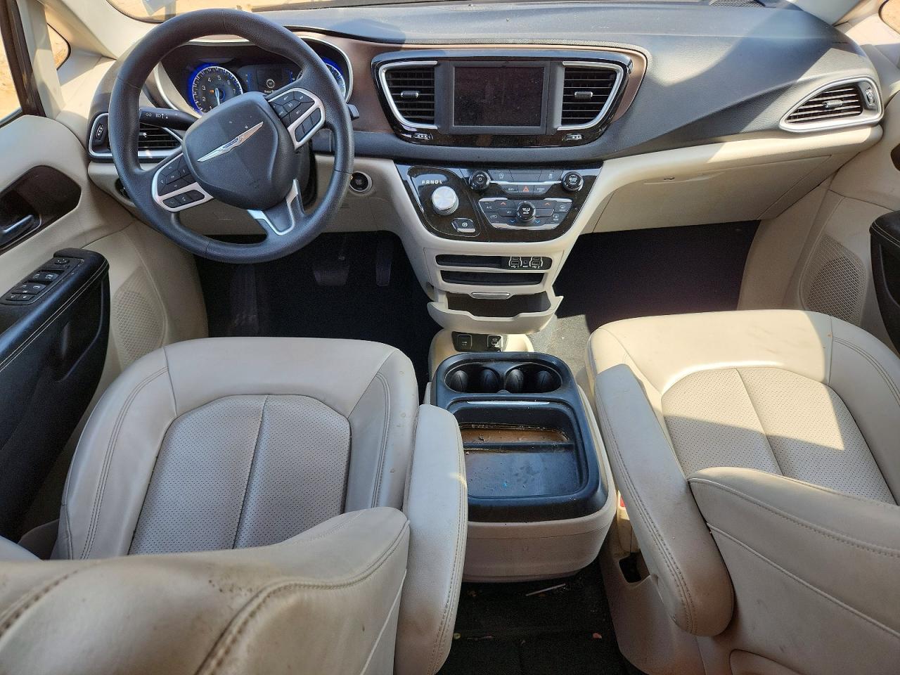 2021 CHRYSLER VOYAGER photo 15