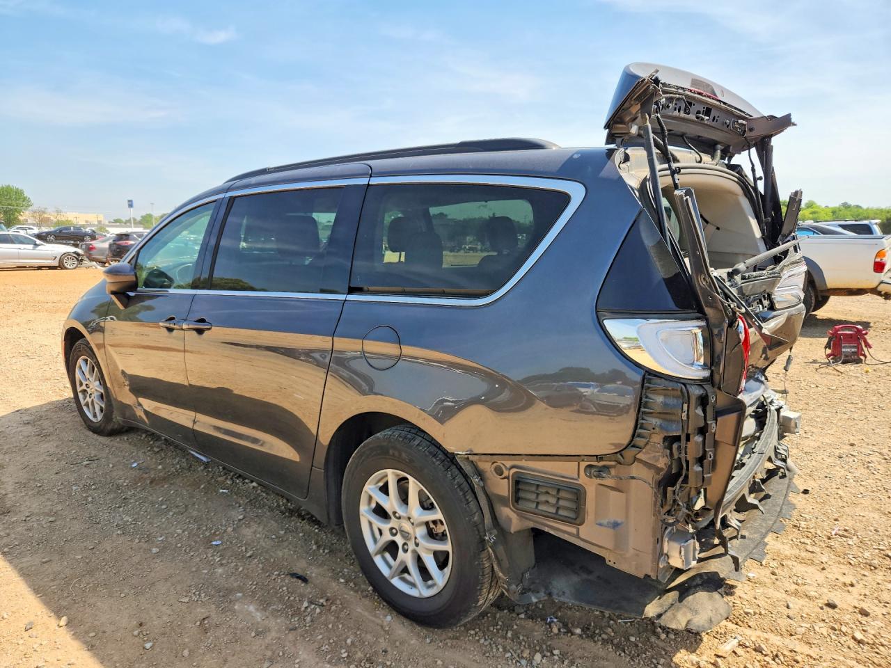 2021 CHRYSLER VOYAGER photo 3