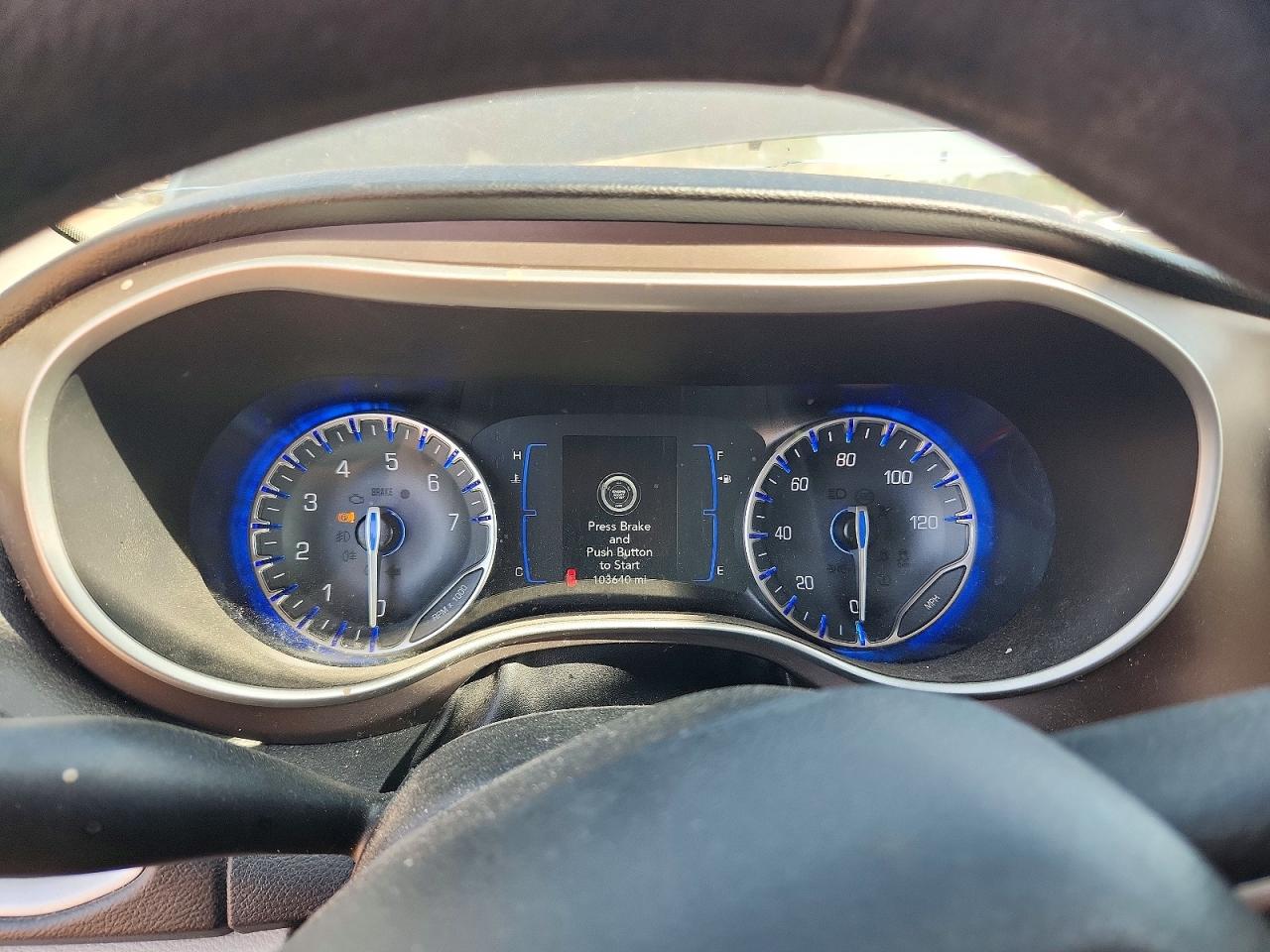 2021 CHRYSLER VOYAGER photo 17