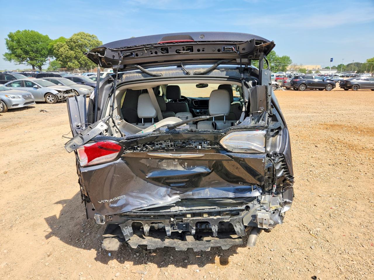 2021 CHRYSLER VOYAGER photo 11