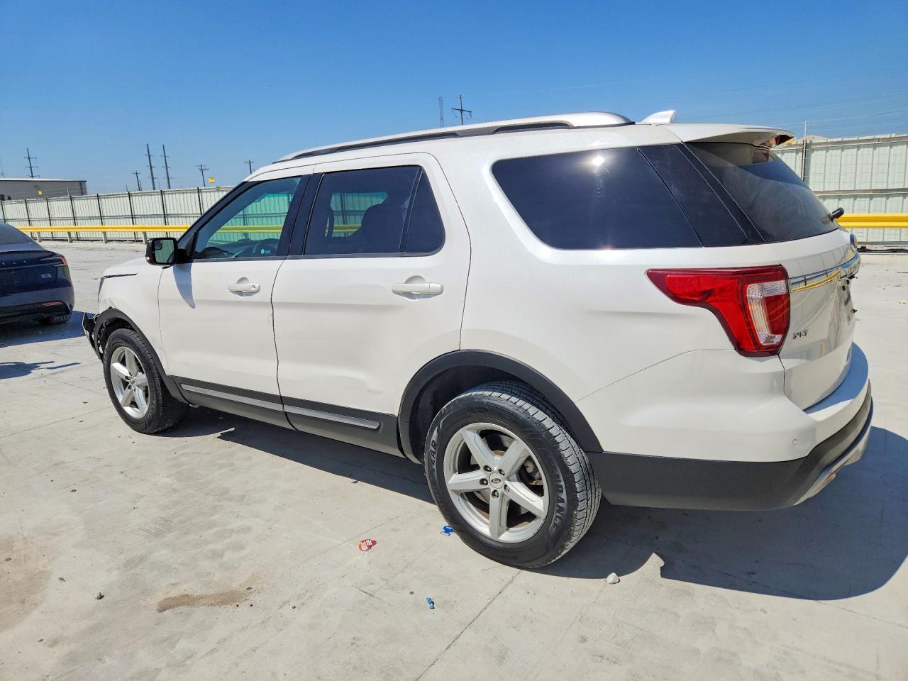 2016 FORD EXPLORER XLT photo 2